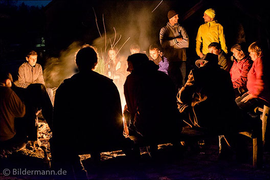 "Am Lagerfeuer" &ndash; Bildermanns Foto des Monats April 2016 (&copy; by Bildermann 2016)