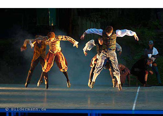 Probenfoto von "Pucks Sommernachtsträume" - ein Balettst&uuml;ck der Landeb&uuml;hnen Sachsen von Rainer Feistel, gespielt in den Felsenb&uuml;hnen Rathen im Juli/August 2012